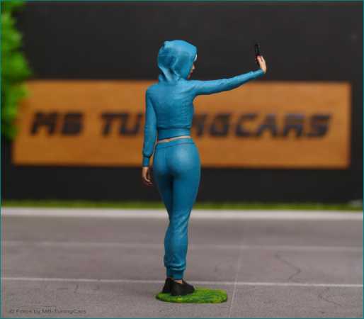 1:18 Selfie Girl - Handmade - 3D - Unique -